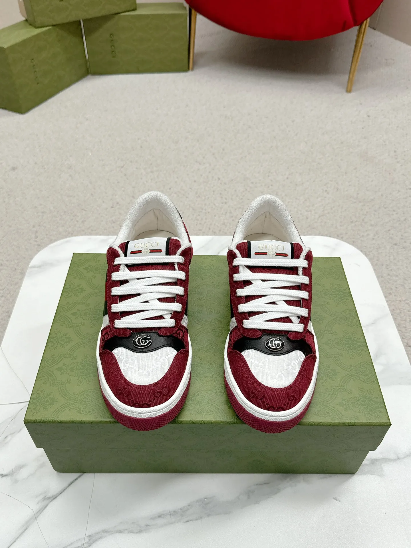 👟👟Ex-factory price 480👟👟 Gucci————Purchase version GG series distressed dirty shoes-hot style is coming! 9 times out of 10 sales, you will definitely get the money. Ready stock! Spot goods! Spot goods! New colors added - the ultimate version on the market! Purchase the original version and develop it... fabric, material, outsole, and details can be compared at will! Open-mold Swarovski one-to-one replica rhinestone chain...Metal cherry pendant...Metal double G crystal cylindrical mark...Gucci original customized narrow webbing...Super flash series - flash diamond chain. The cherry decoration is detachable and can be changed into two to match with each other to show your personality. Exclusive color-brushed cowhide fabric. Hand-made distressed is very textured and has a sense of luxury! The details of the workmanship can be seen in the drawings, and no line is missed. The original terry cloth is delicate, soft and more comfortable and breathable. The privately stamped two-color original TPU outsole (lower layer is wider, upper layer is narrower). Matching packaging⭐️ Size: Female 35-40 (Female 41 customized)